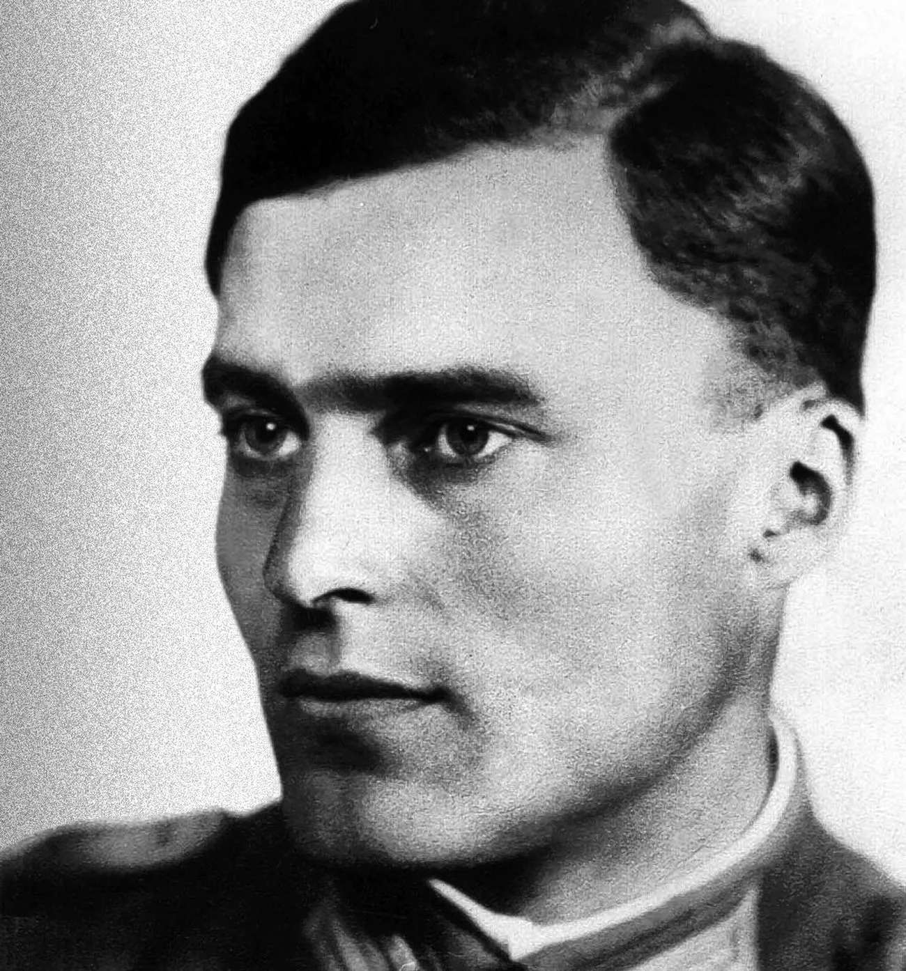 7997334-claus-von-stauffenberg-1907-1944.jpg