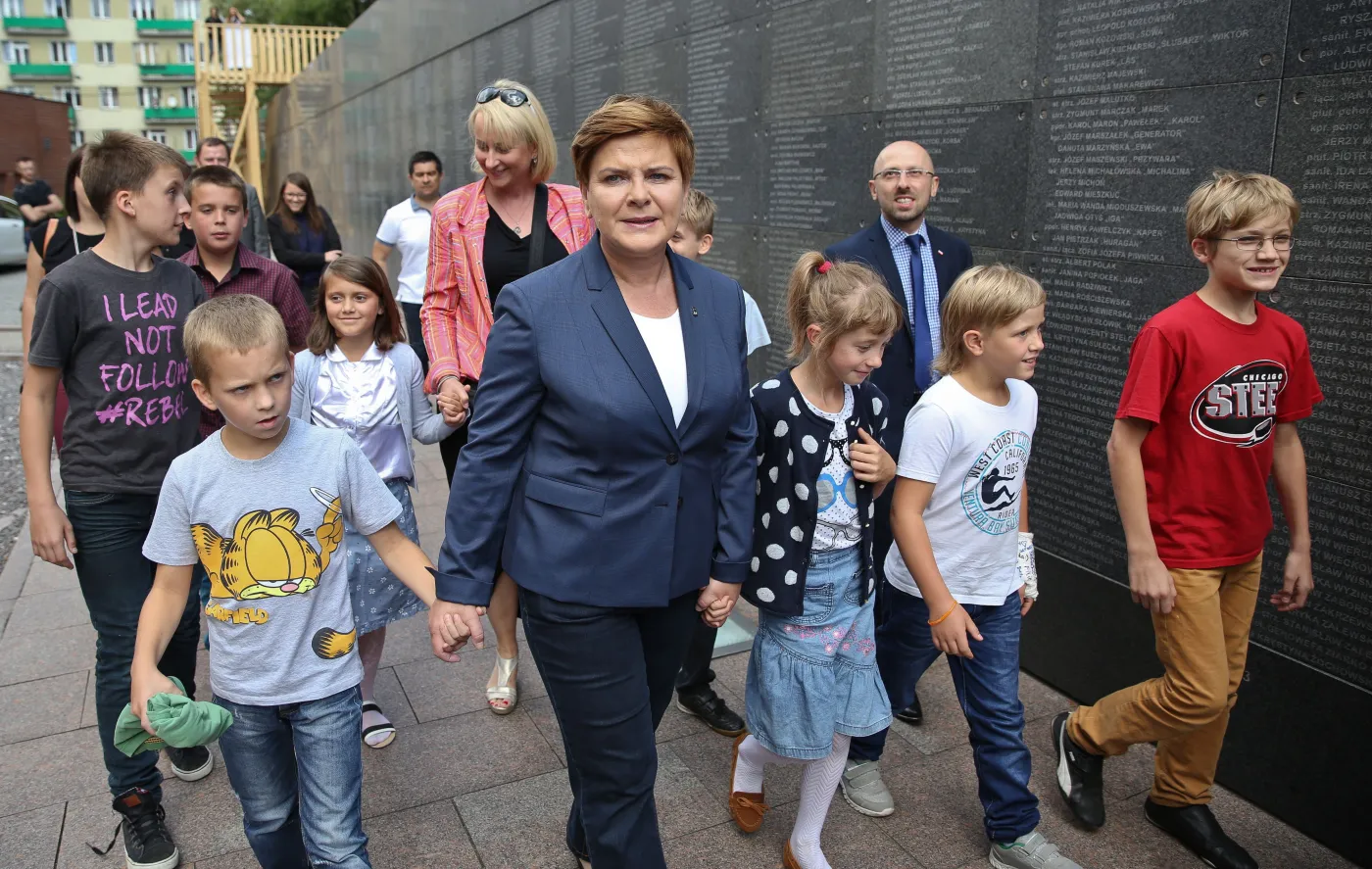 8038316-beata-szydlo-w-muzeum-powstania.jpg