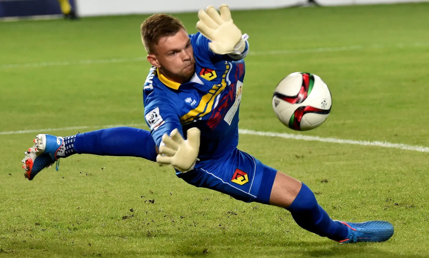 Bramkarz Jagiellonii Białystok Bartłomiej Drągowski podczas meczu polskiej Ekstraklasy z Cracovią