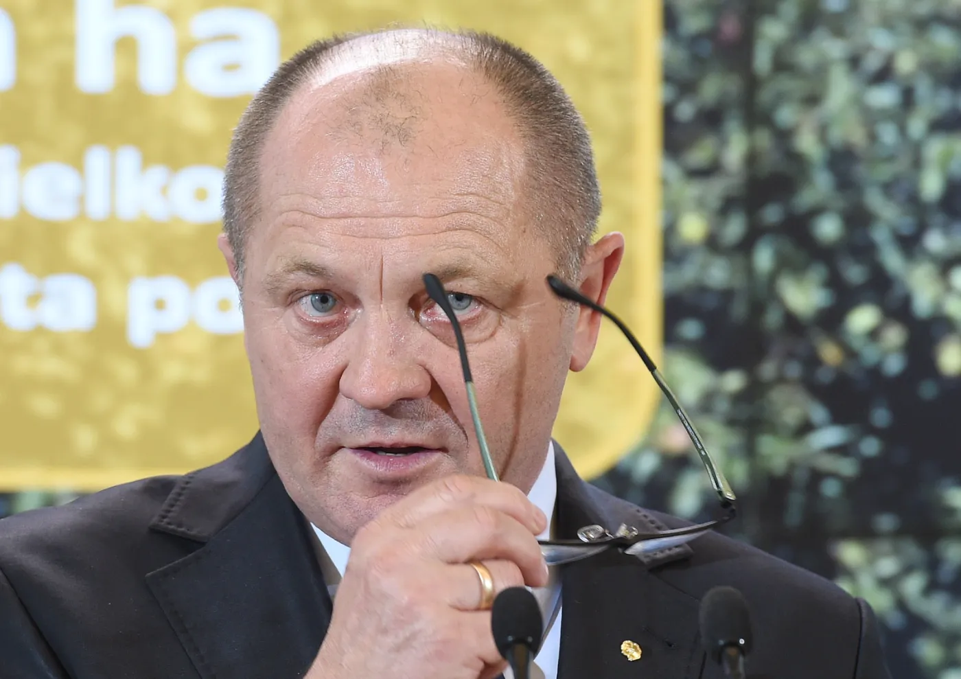 Minister rolnictwa Marek Sawicki podczas konferencji prasowej po posiedzeniu rządu