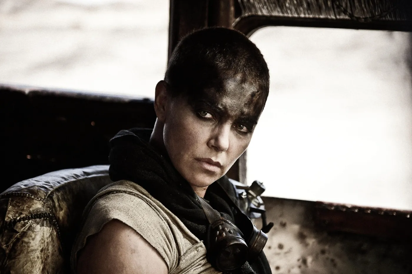 7768300-kadr-z-filmu-mad-max-na-drodze.jpg