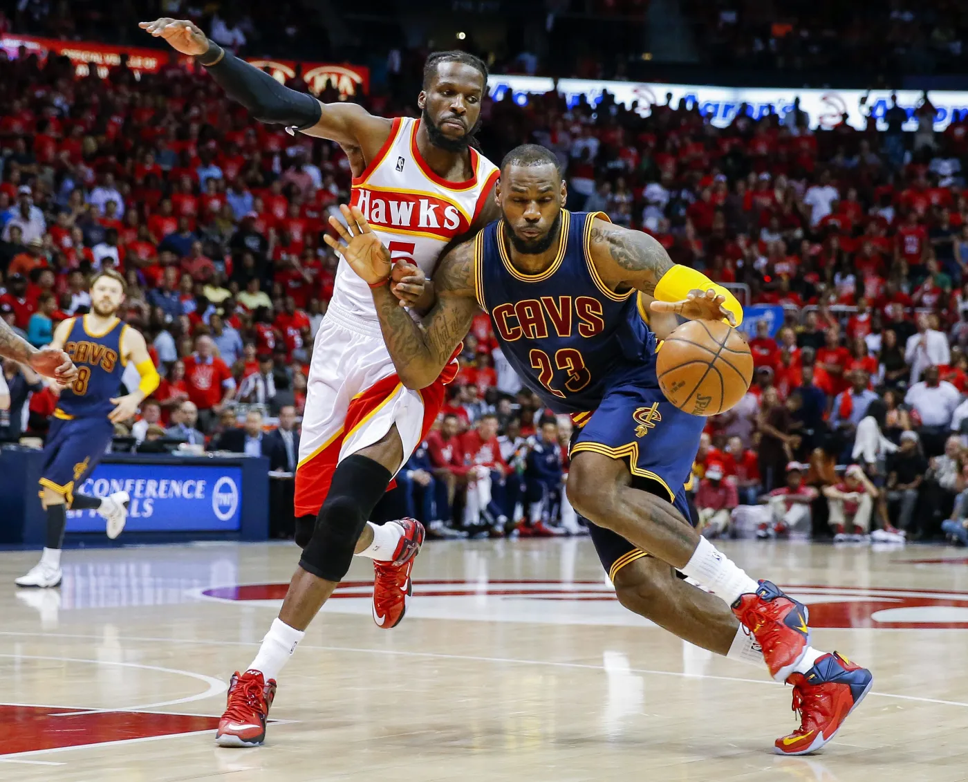 LeBron James i DeMarre Carroll