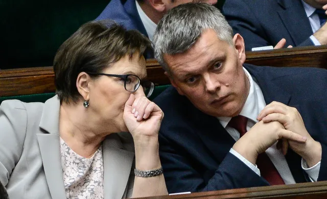 Jak oszczędzają ministrowie rządu Ewy Kopacz. OŚWIADCZENIA majątkowe
