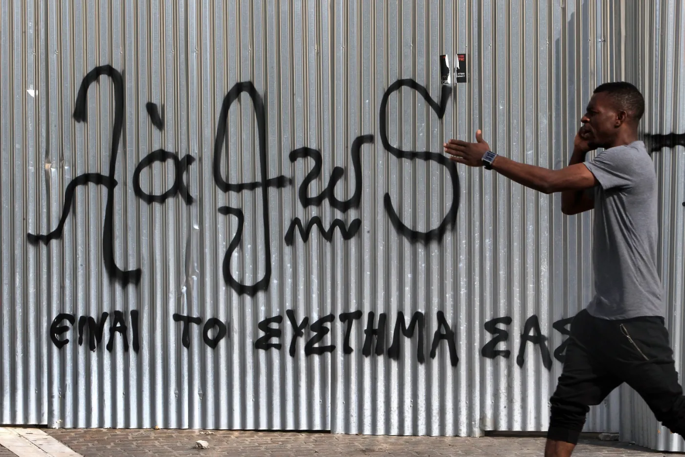 Grecja znów ryzykownie zbliża się do krawędzi