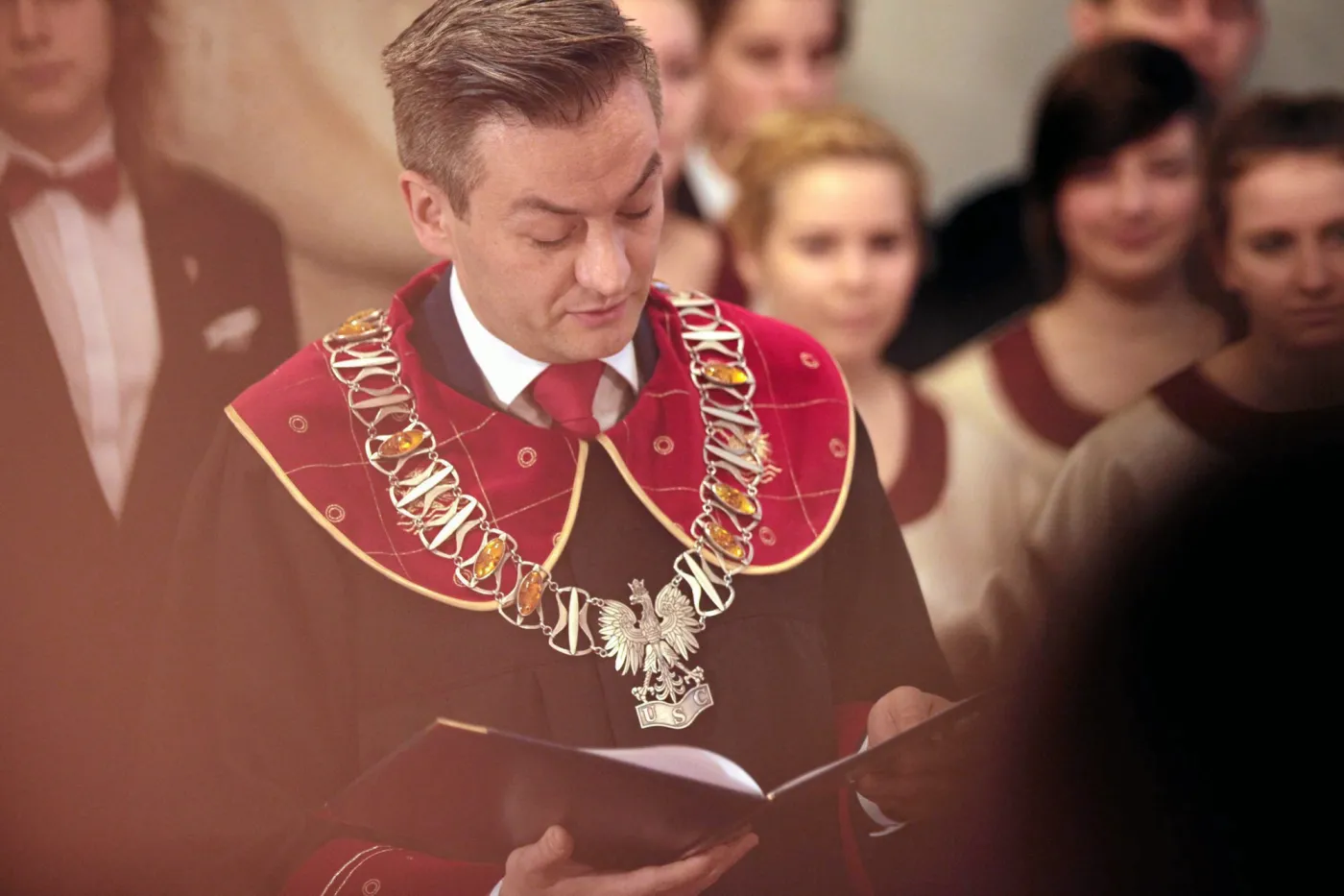 Urząd Stanu Cywilnego w Słupsku. Prezydent miasta Robert Biedroń udziela ślubu