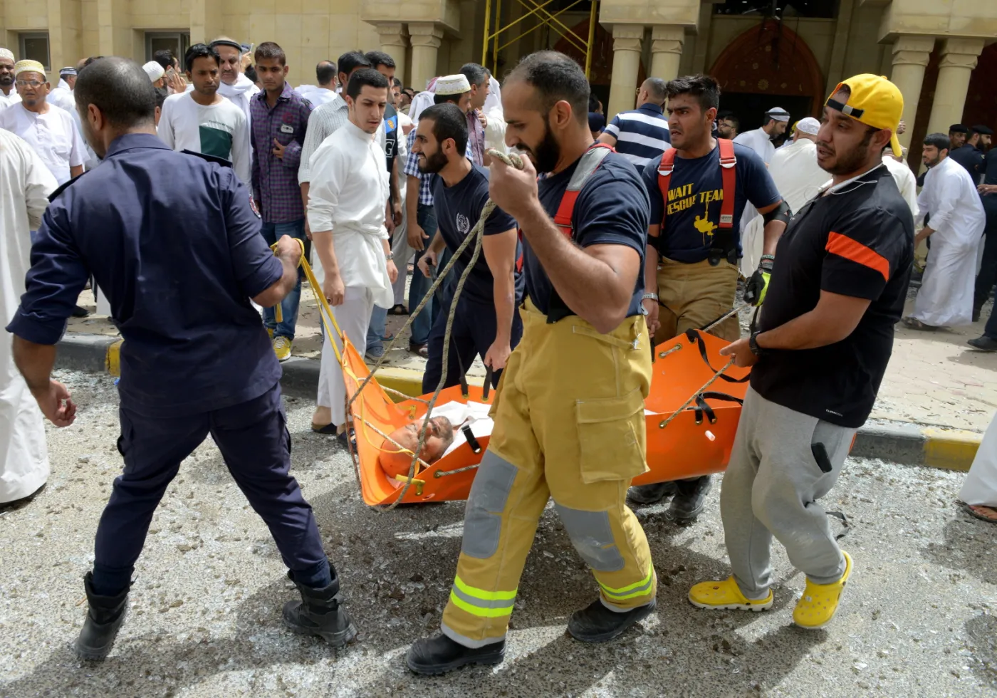 Meczet w Kuwejcie rozerwany bombą. Jest wiele ofiar, setki rannych