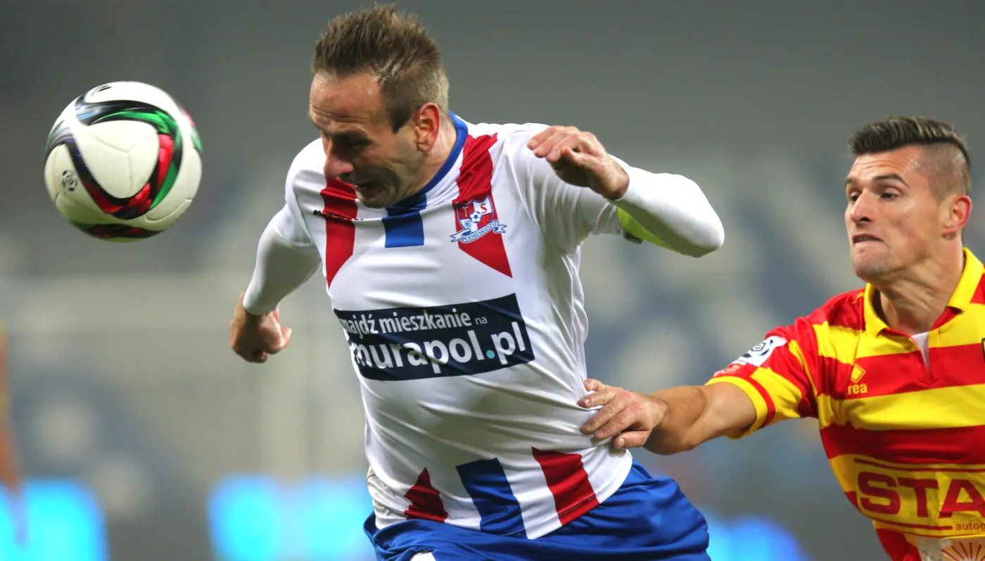 Marek Sokołowski (L) z miejscowego Podbeskidzia oraz Przemysław Frankowski (P) z Jagiellonii Białystok