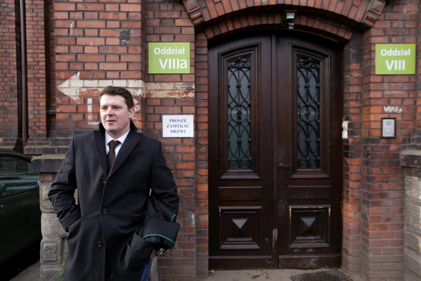 Oddział zamknięty na lata za grożenie pięścią? Kradzież kawy? "Przebieram się i zostaję w psychiatryku"