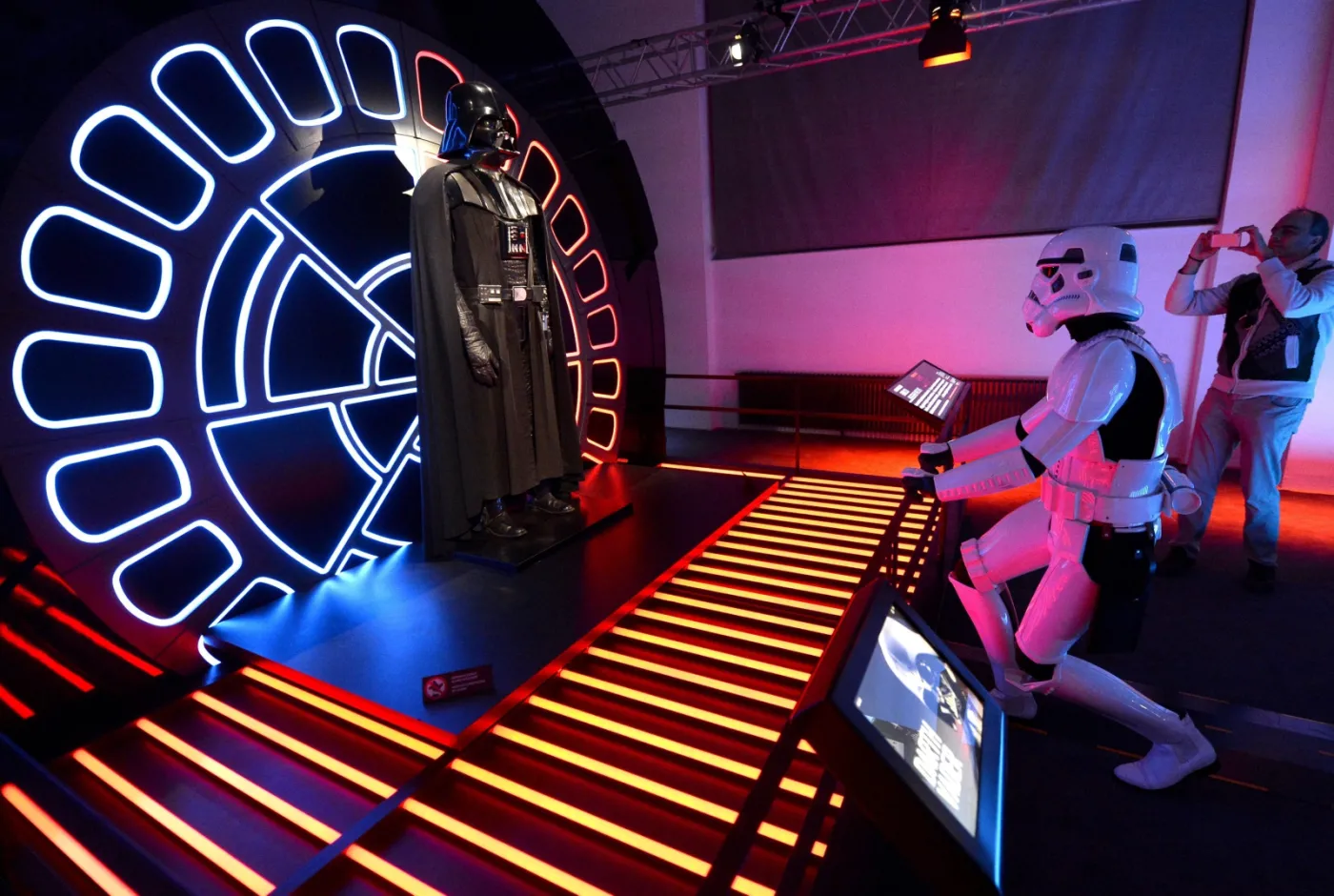 8560402-star-wars-identiies-exhibition.jpg