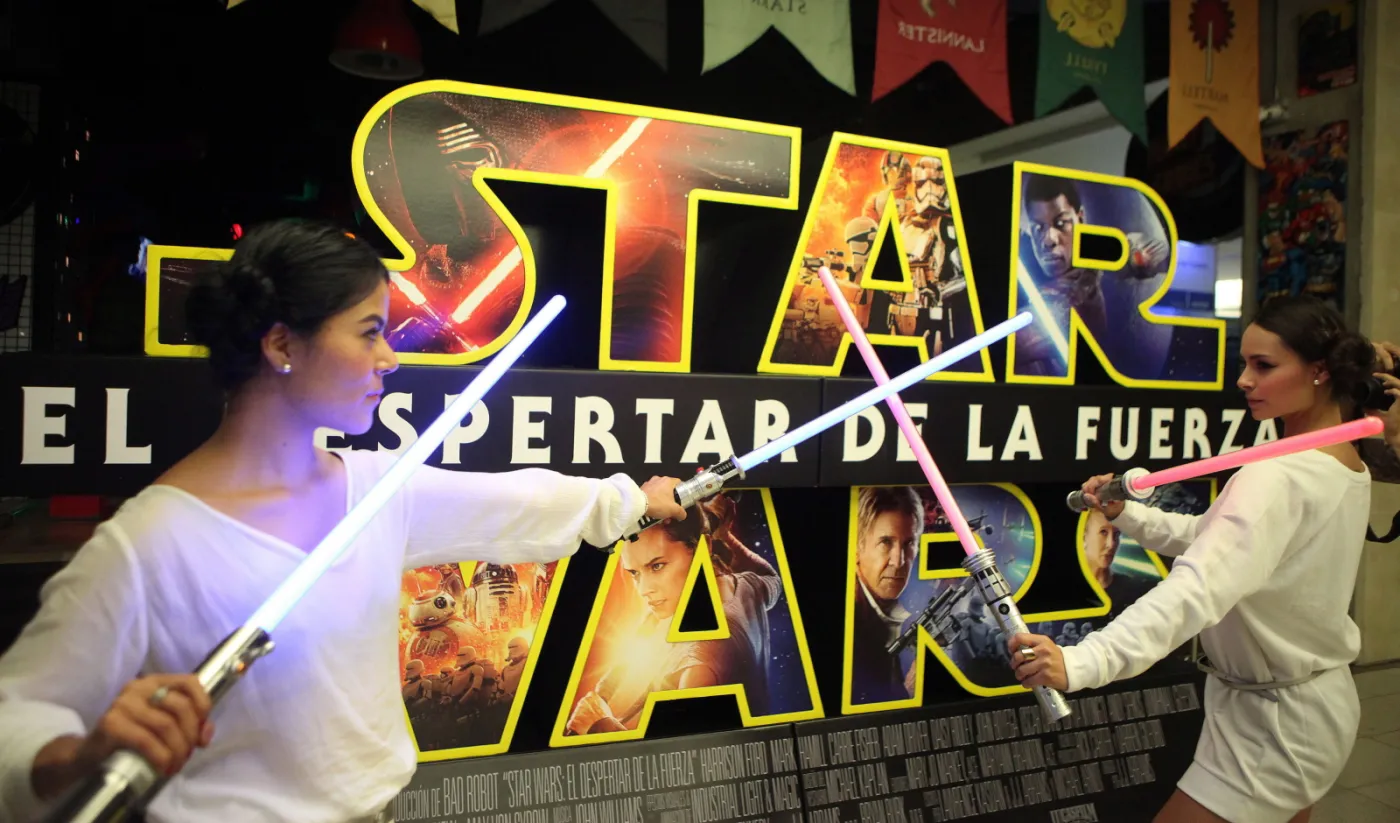 8560754-star-wars-premiere-in-medellin.jpg