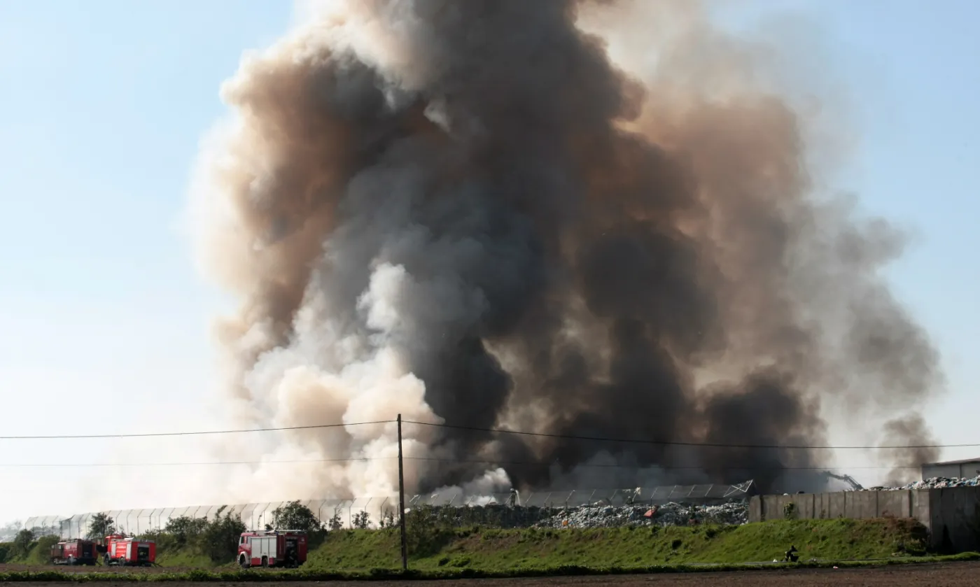 Pożar sortowni śmieci w Dąbrówce Wielkopolskiej w Lubuskiem