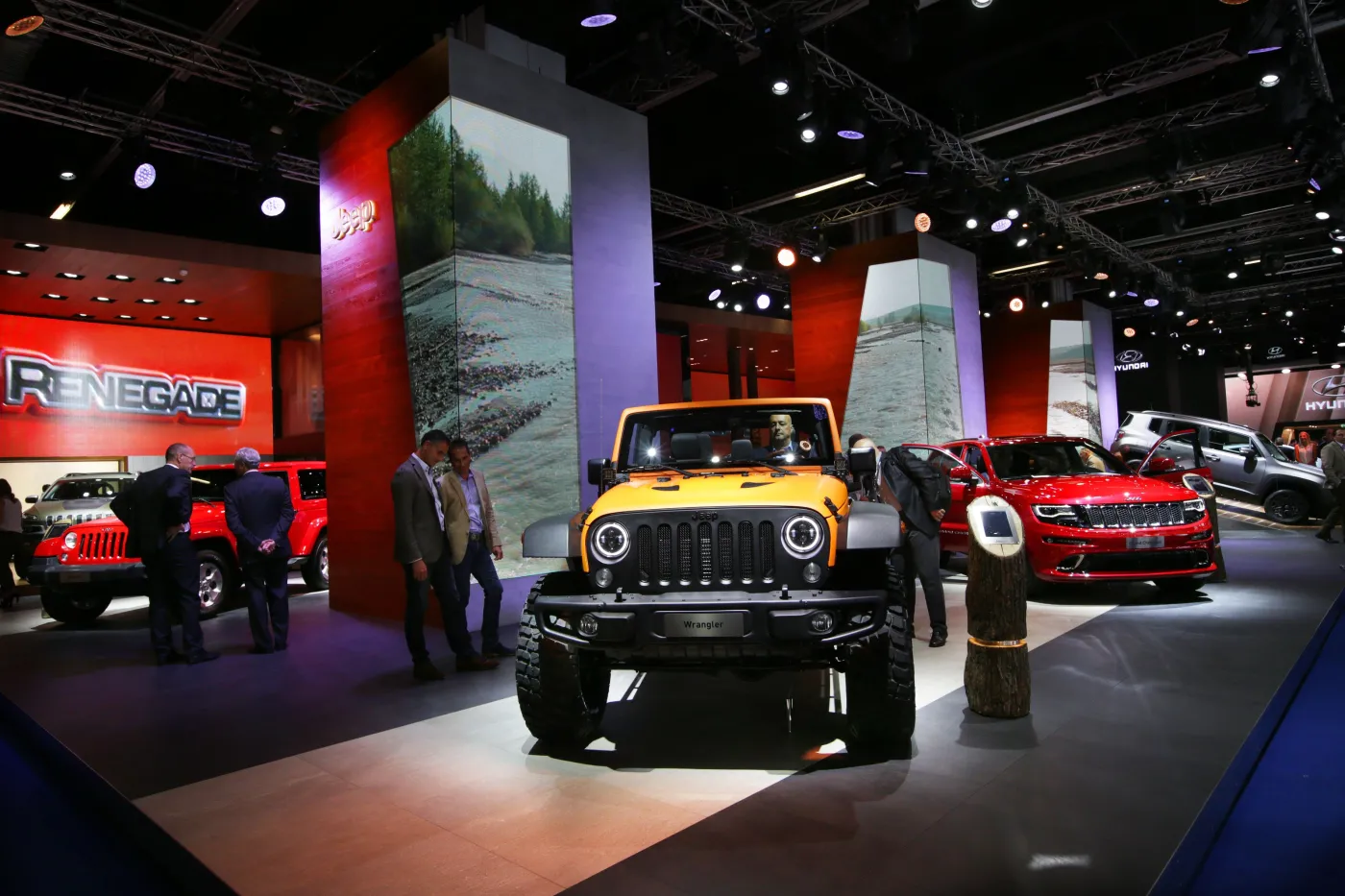 8235422-jeep-wrangler-rubicon-sunriser.jpg