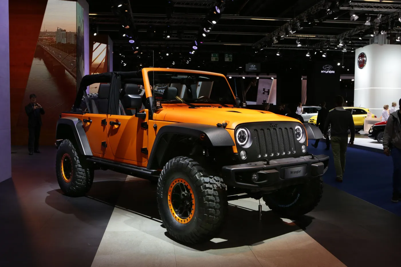 8235454-jeep-wrangler-rubicon-sunriser.jpg