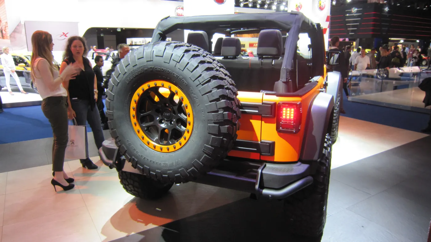 8235115-jeep-wrangler-rubicon-sunriser.jpg