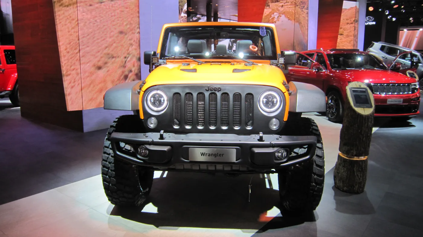 8235147-jeep-wrangler-rubicon-sunriser.jpg
