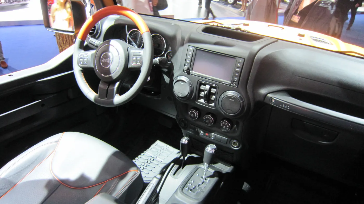 8235243-jeep-wrangler-rubicon-sunriser.jpg