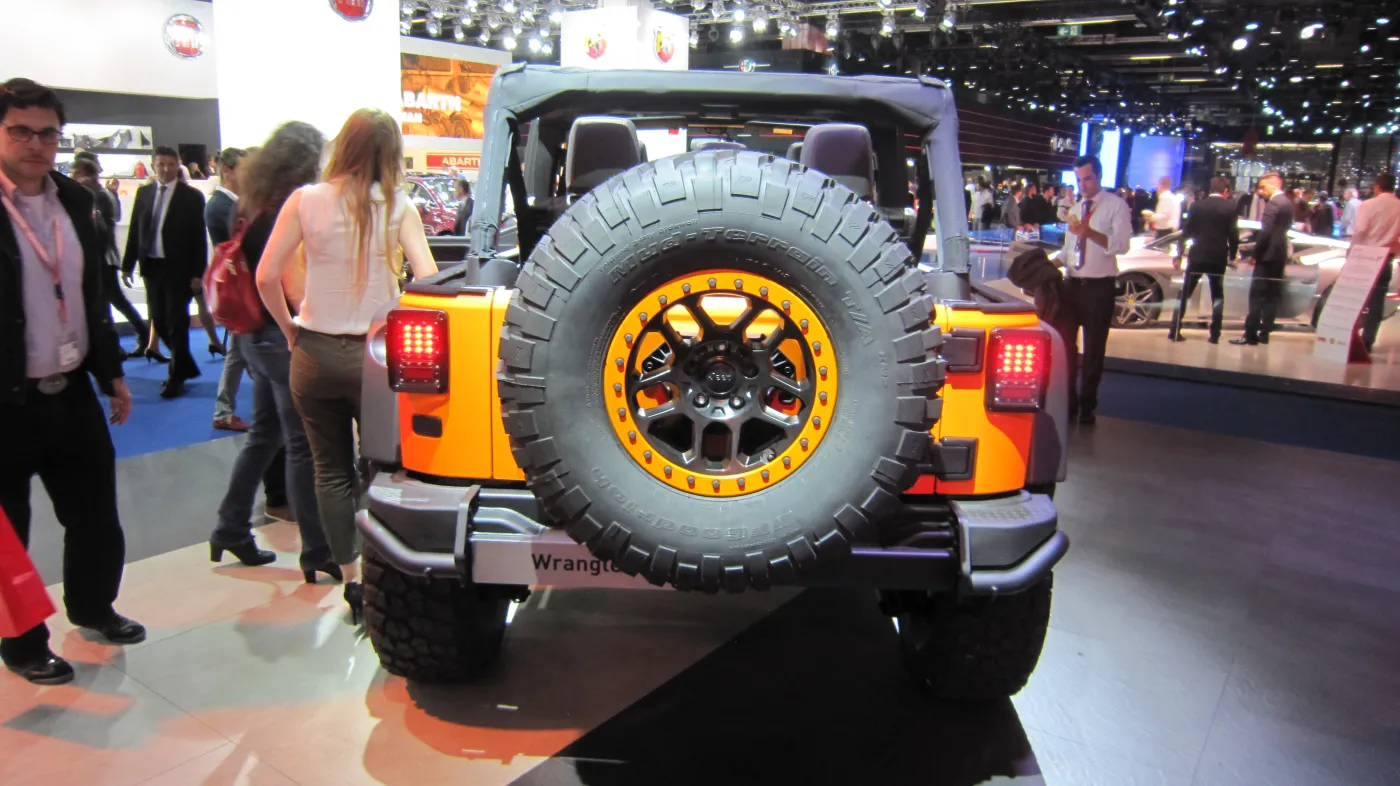 8235307-jeep-wrangler-rubicon-sunriser.jpg
