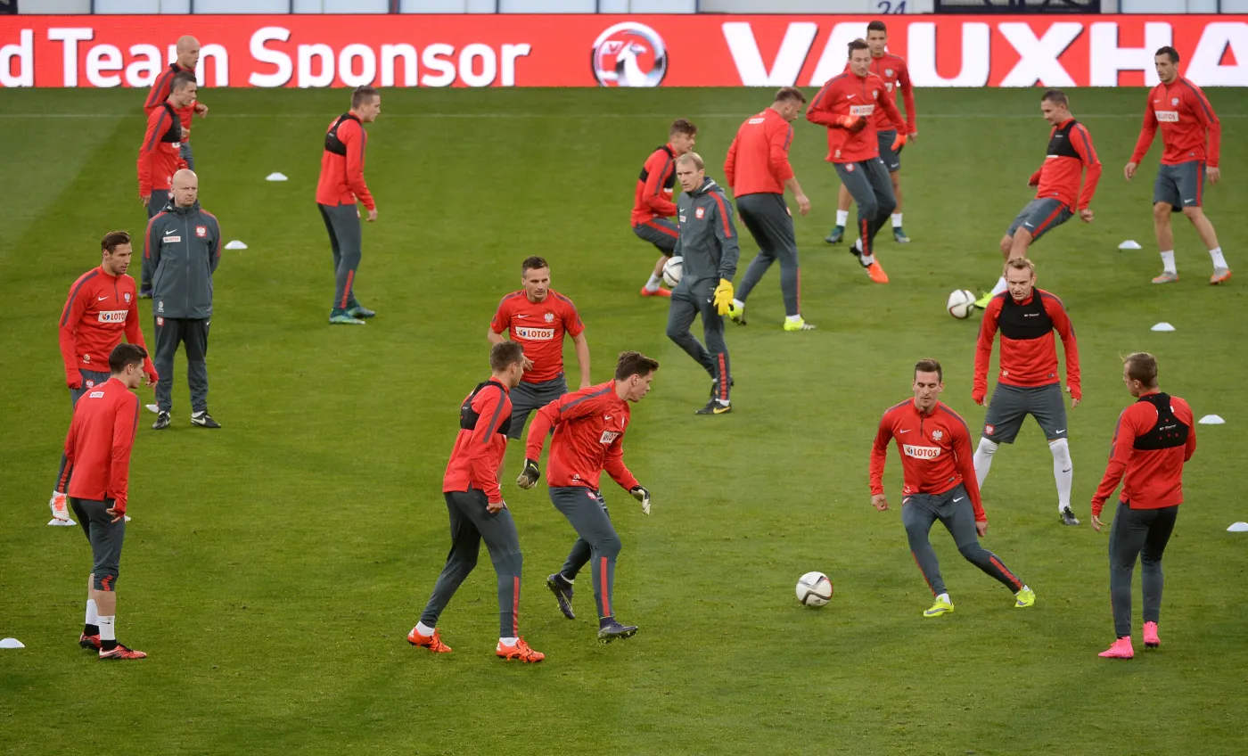 Zawodnicy reprezentacji Polski podczas treningu na stadionie Hampden Park, przed meczem w eliminacjach piłkarskich mistrzostw Europy 2016 ze Szkocją