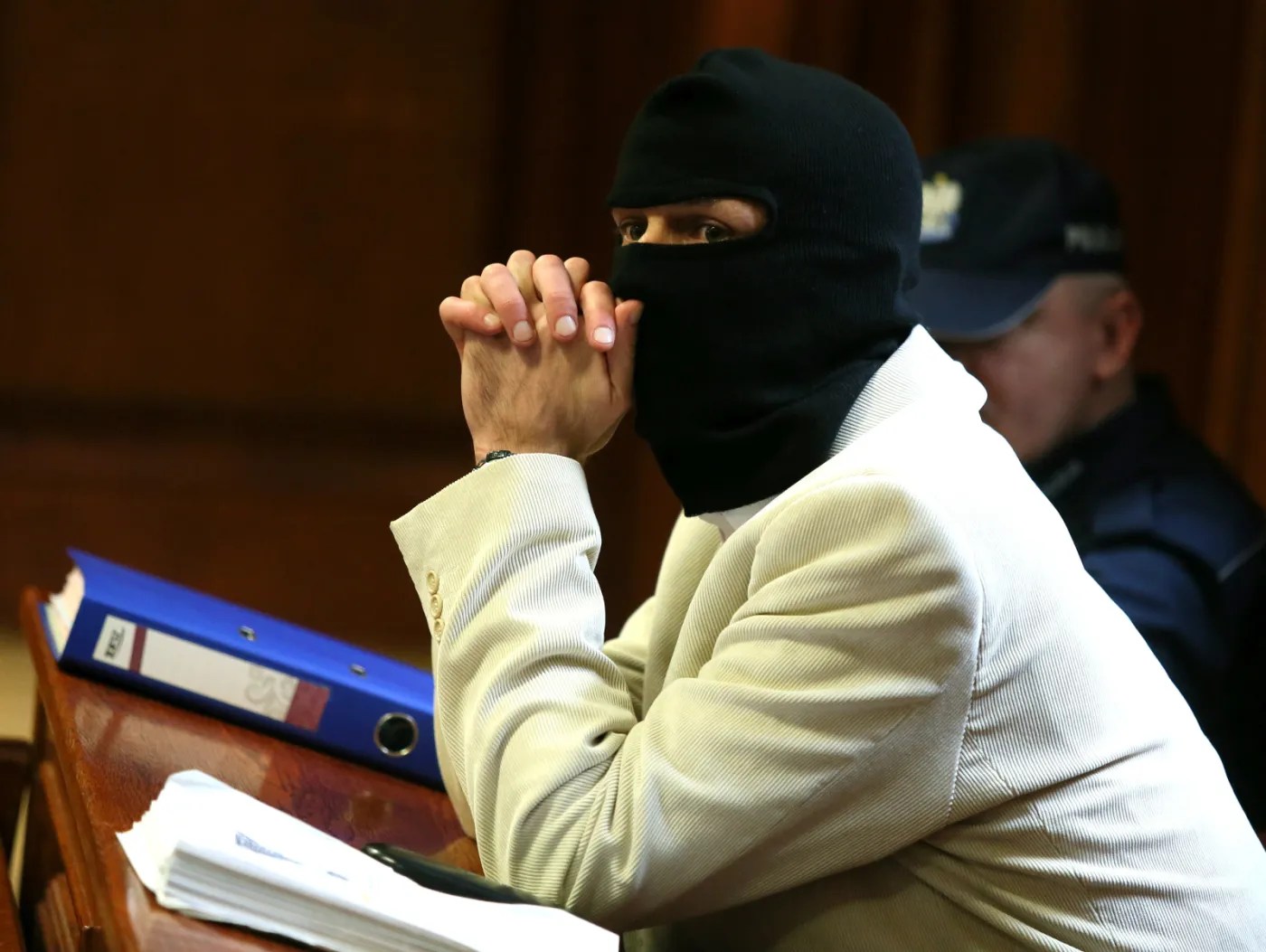 Czy to zabójca generała Papały? Kominiarki, uzbrojeni policjanci, sąd jak twierdza. ZDJĘCIA