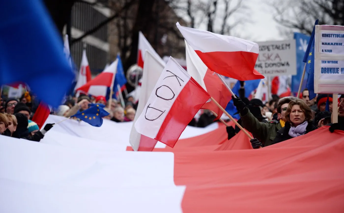 Sobotnia manifestacja pod hasłem "Przywróćmy ład konstytucyjny" przed Trybunałem Konstytucyjnym w Warszawie