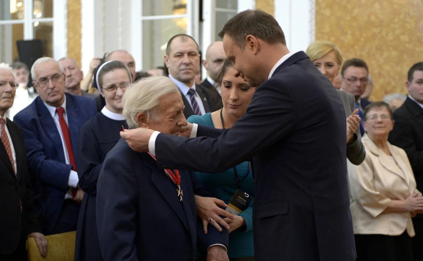 8848821-prezydent-andrzej-duda-odznaczyl.jpg