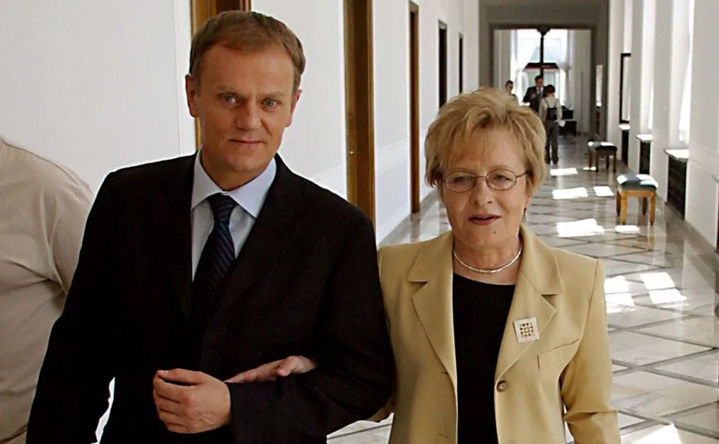 Na zdjęciu archiwalnym z 02.06.2004 r. ówczesny szef Platformy Obywatelskiej Donald Tusk i Zyta Gilowska