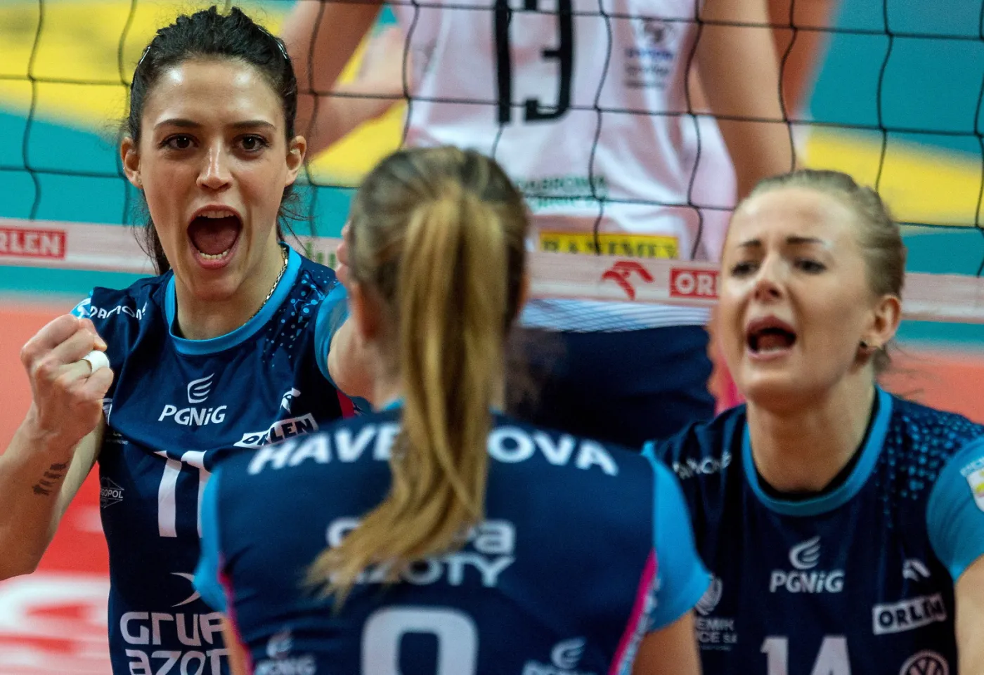 Siatkarki Chemika Police cieszą się podczas drugiego meczu półfinałowego Ekstraklasy z Tauronem MKS Dąbrowa Górnicza