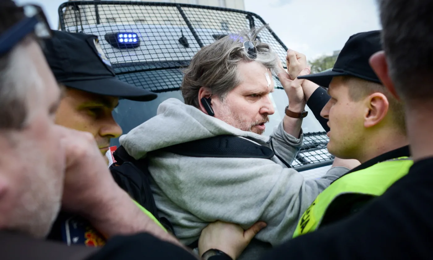 Frankowicze protestowali przed NBP i Pałacem Prezydenckim. Przepychanki z policją [ZDJĘCIA]