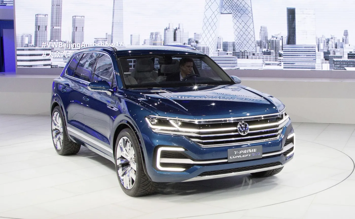 8983352-volkswagen-t-prime-concept-gte.jpg