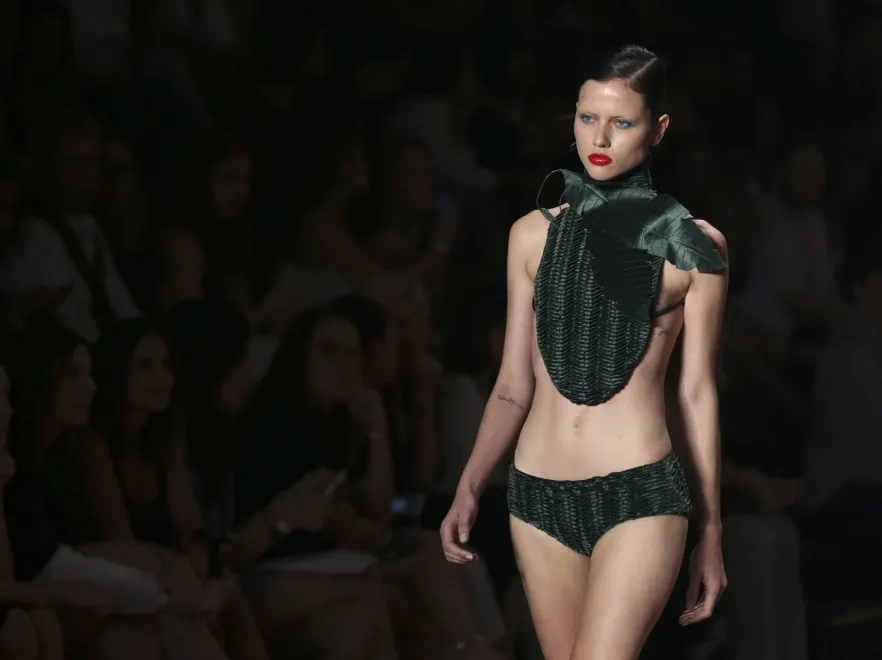 Do czego to się nadaje?! Wyuzdana kolekcja brazylijskiej projektantki na wybiegu