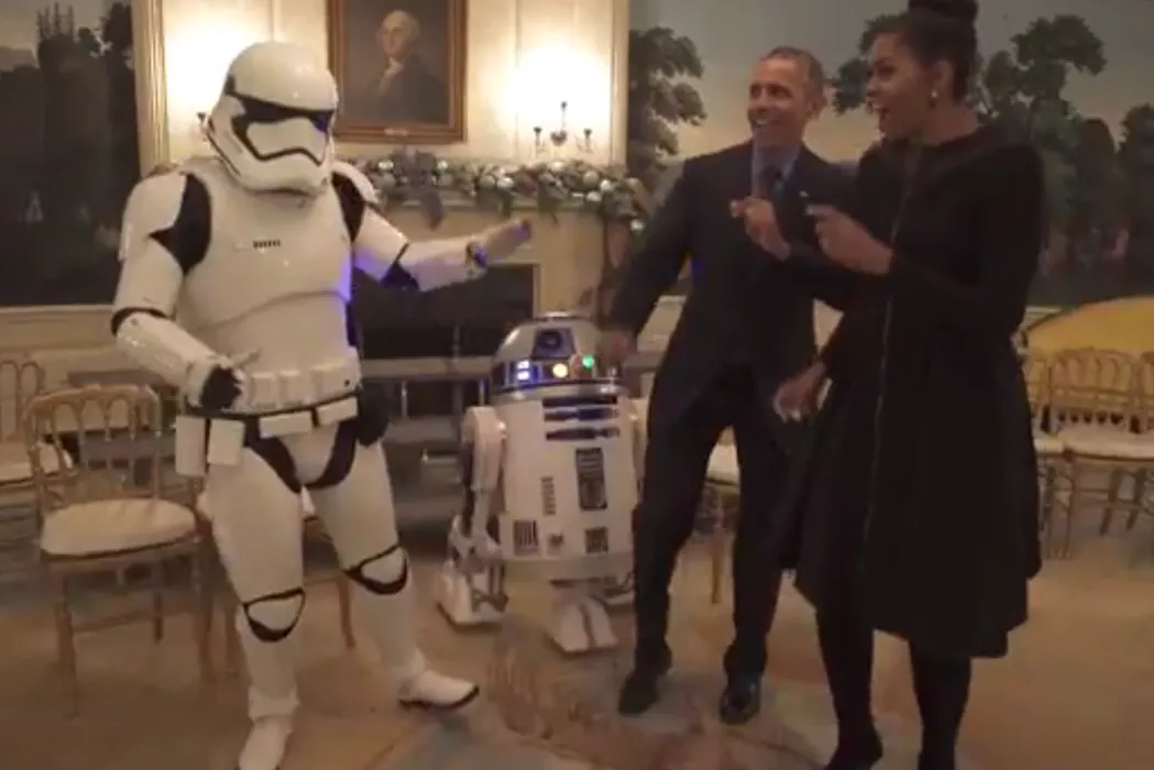 Michelle i Barack Obama tańczą z bohaterami "Star Wars"