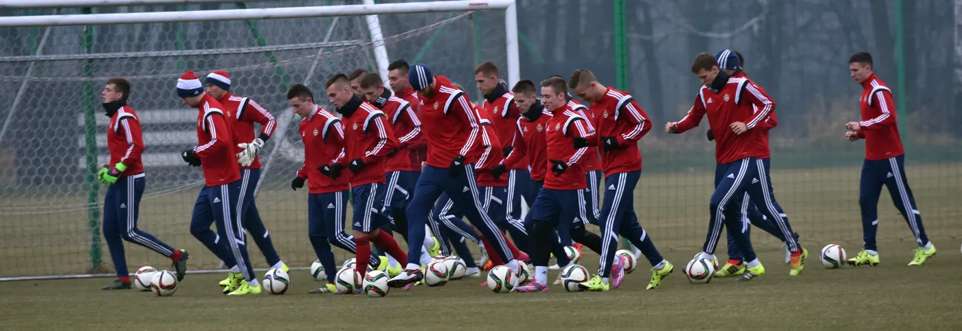 Ekstraklasa: Ondrasek podpisał kontrakt Wisłą. Małecki na badaniach