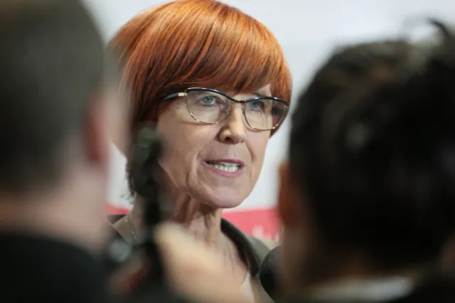 Rafalska: 12 złotych na godzinę przy umowie zleceniu w II kwartale roku