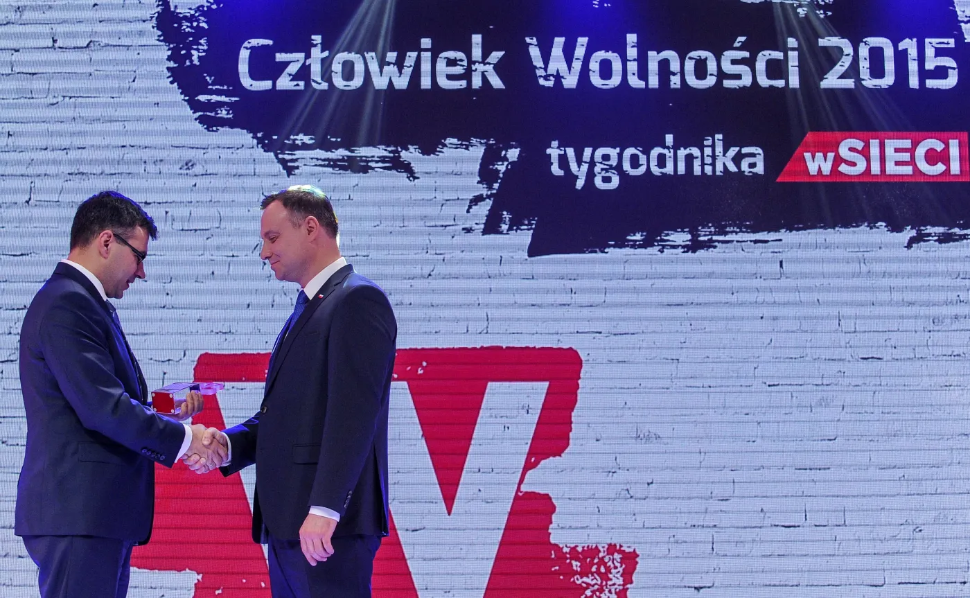 8674726-prezydent-andrzej-duda-odbiera.jpg