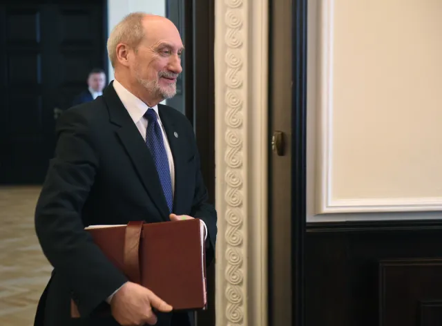 Oto skład nowej komisji smoleńskiej. Macierewicz mówi o ukrytych faktach