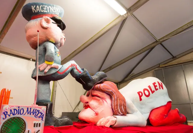 Parada karnawałowa w Duesseldorfie odwołana. Ale figurę Kaczyńskiego zdążyli pokazać