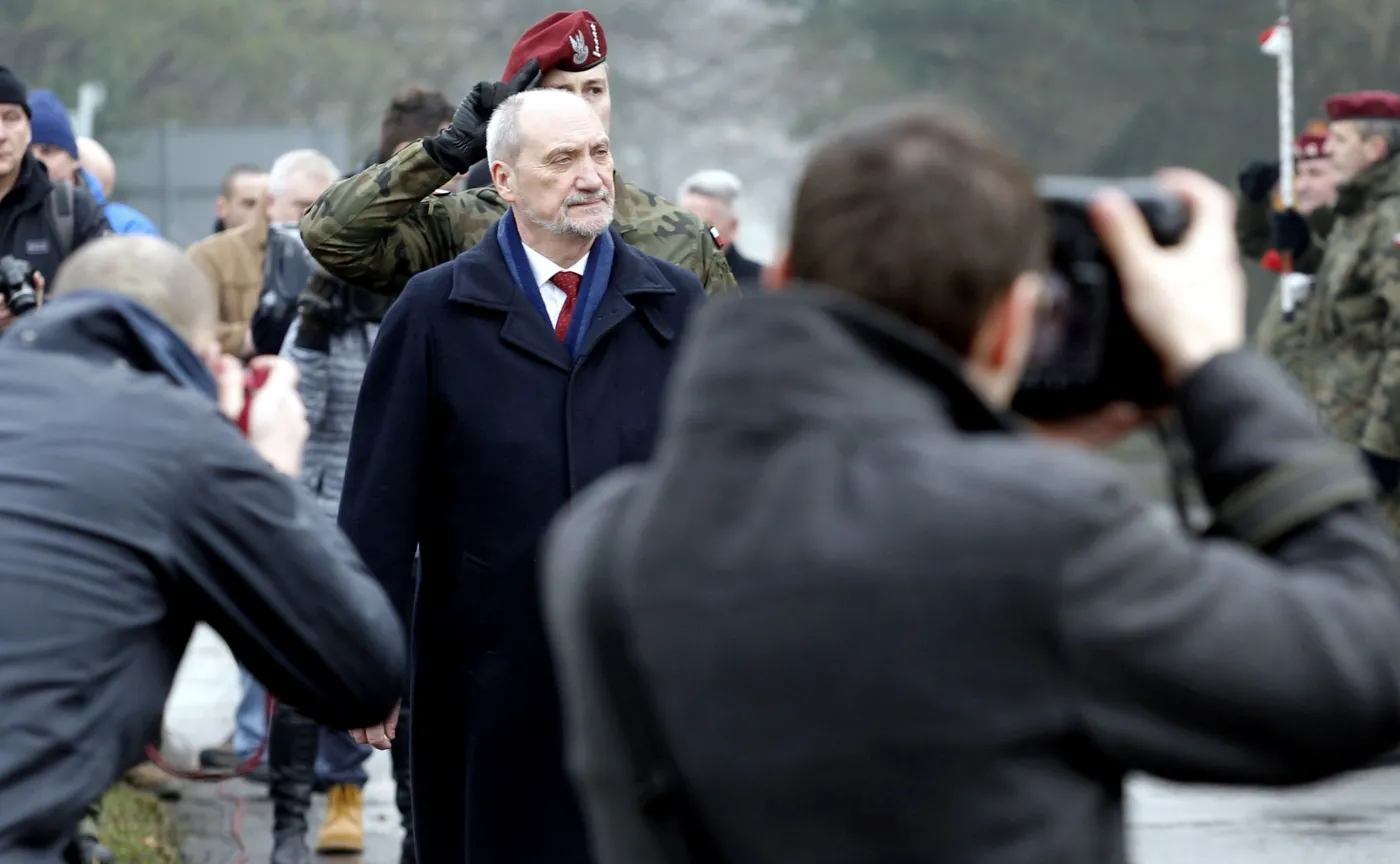 8731600-minister-obrony-narodowej-antoni.jpg