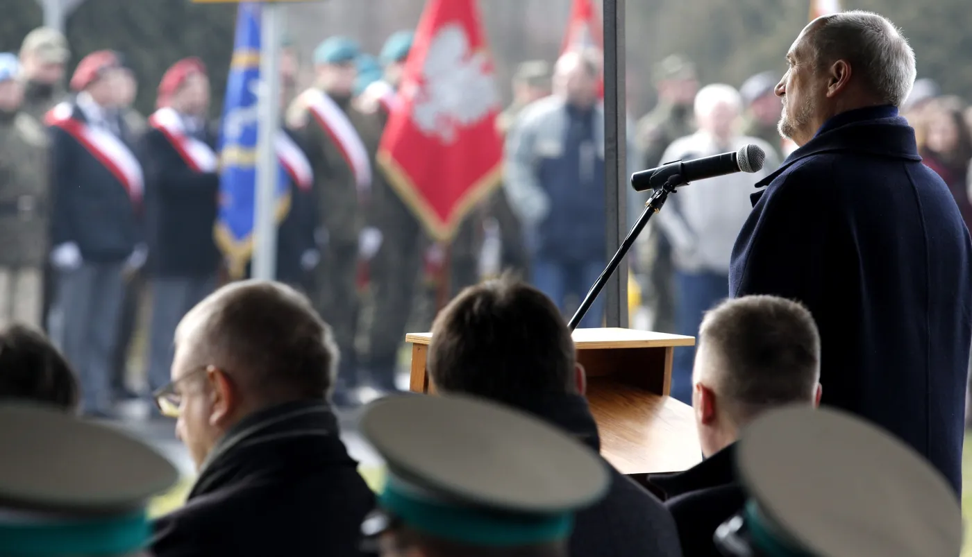 8731632-minister-obrony-narodowej-antoni.jpg