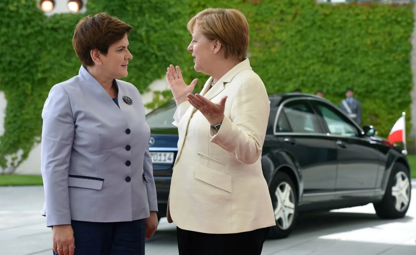 9203825-premier-beata-szydlo-u-kanclerz.jpg