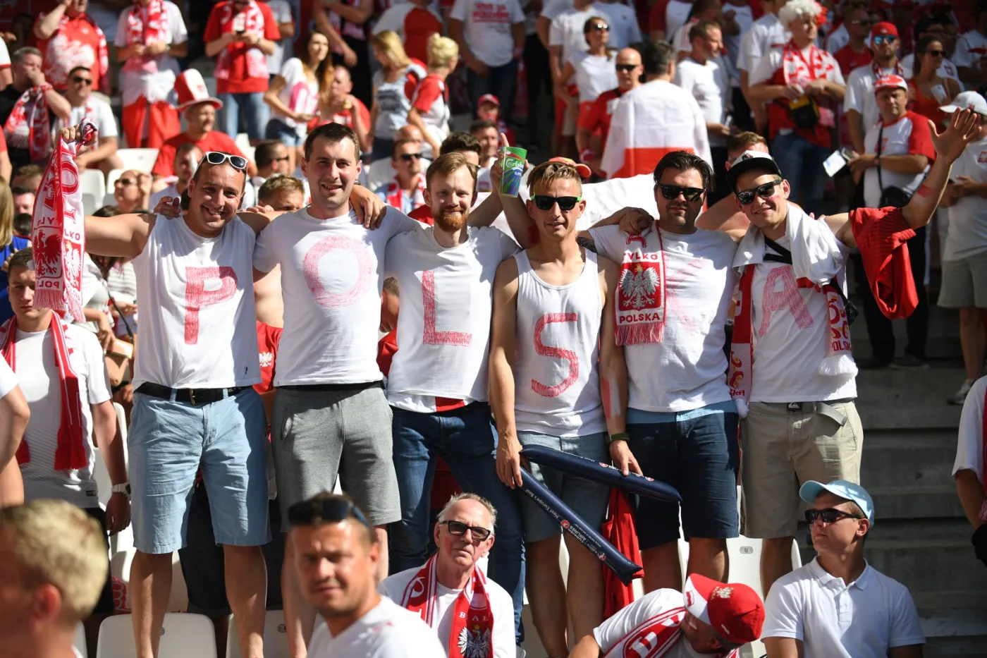 Gigantyczna biało-czerwona flaga czeka na awans Polaków i zgodę UEFA