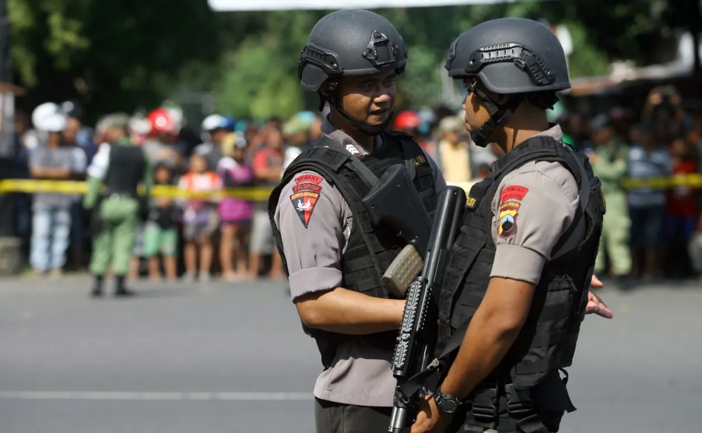 Samobójczy zamachu na posterunku policji w Surakarcie na Jawie
