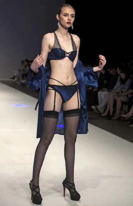 9258267-pokaz-bielizny-na-tygodniu-mody.jpg