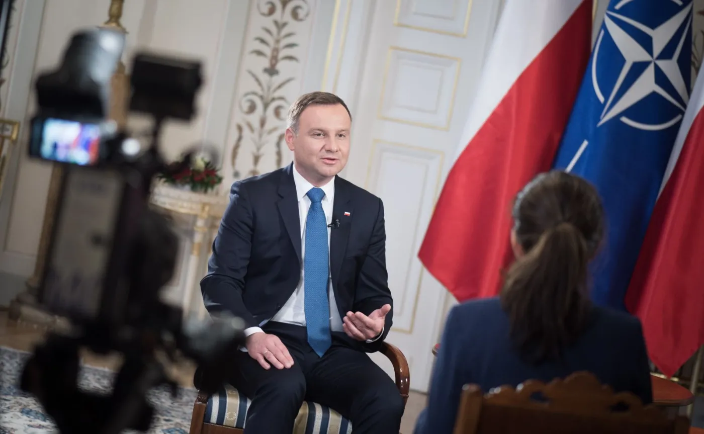 9266080-prezydent-andrzej-duda-udziela.jpg