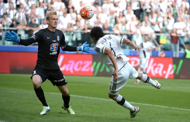 Ekstraklasa: Wpływy z transferów o połowę niższe niż rok temu