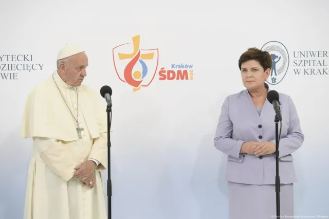 Papież Franciszek mówił o uchodźcach. Premier Szydło odpowiada: W Polsce mieszka wielu Ukraińców