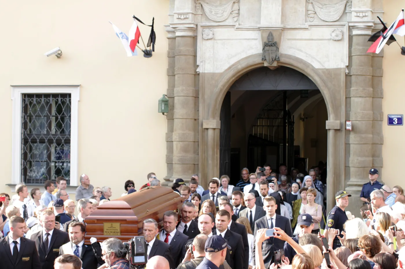9333629-pogrzeb-kardynala-macharskiego.jpg