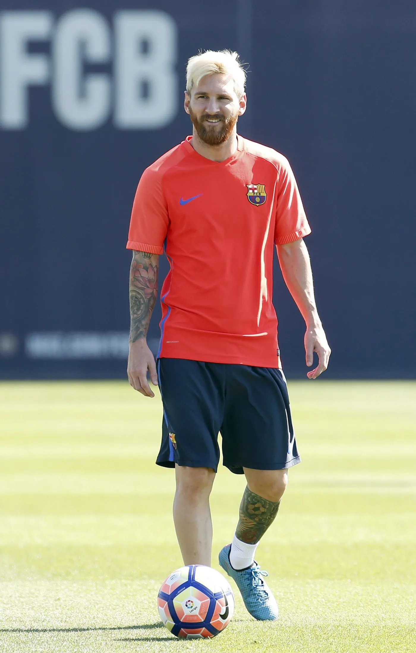 9349123-lionel-messi-zrobil-sie-na-blond.jpg