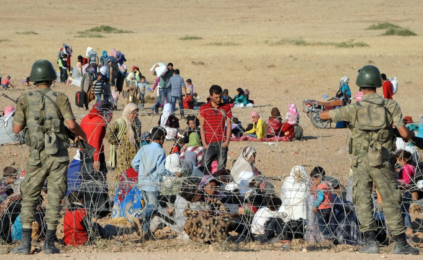 Syryjscy uchodźcy przy granicy z Turcją