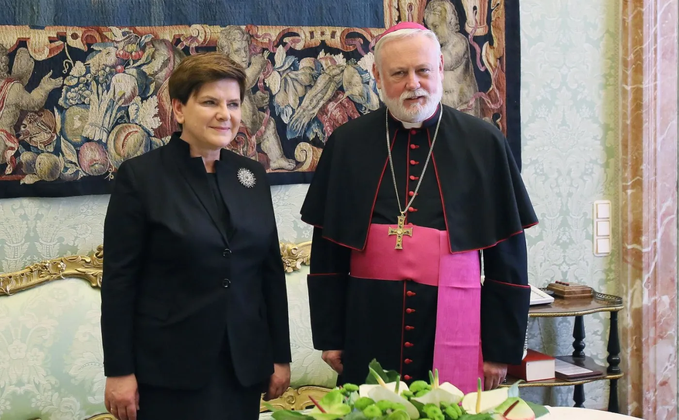 9036903-premier-beata-szydlo-i-abp-paul.jpg