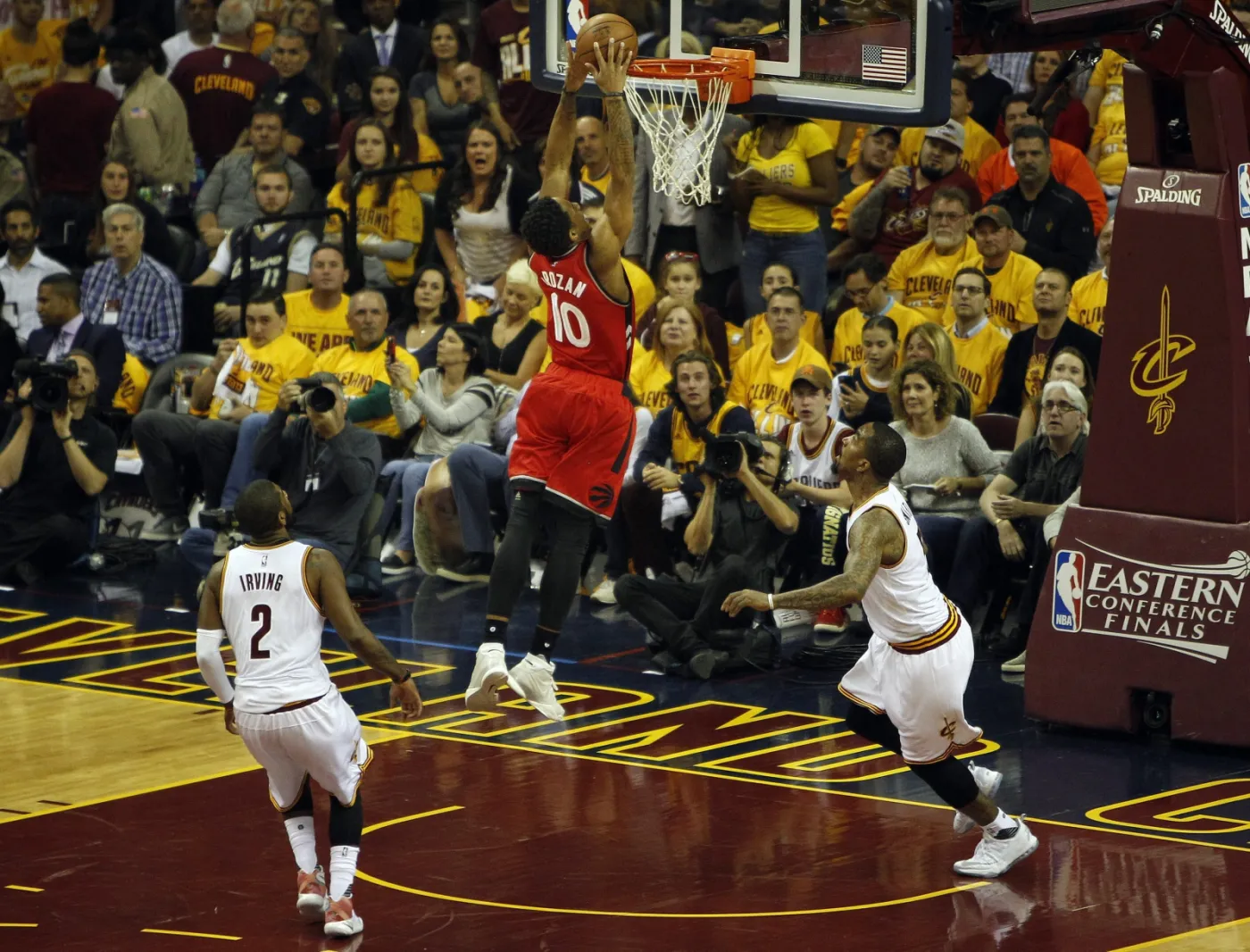 DeMar DeRozan, Kyrie Irving i J.R. Smith 